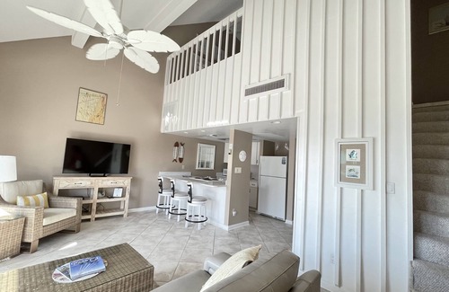 Villa Sabine Condo | Quiet, Sunny & Cheap! Walk to the Beach!n2 Night Getaways
