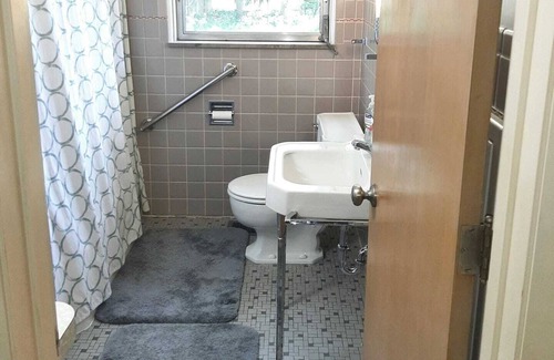 Indianapolis Bed & Breakfast | Quiet, tranquil neighborhood, easy city access