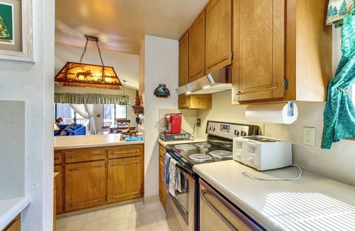 Truckee Cottage | Quiet Truckee Retreat w/Deck, 5 Mi to Donner Lake
