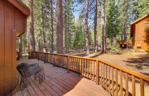Truckee Cottage | Quiet Truckee Retreat w/Deck, 5 Mi to Donner Lake
