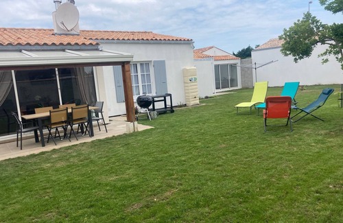 Saint-Denis-d'Oleron Villa | Quiet villa, 150m from the beach and 250m from the market