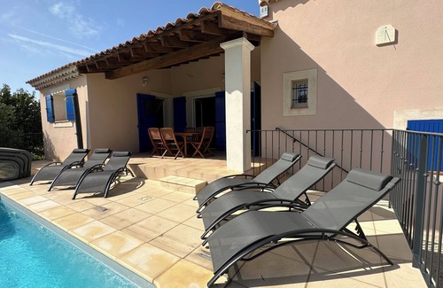 Sablet Villa | Quiet Villa with Garden and Heated Pool