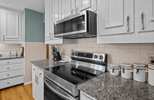 Isle of Palms House | Quintessential Family Beach Cottage/Easy Walk to Beach!