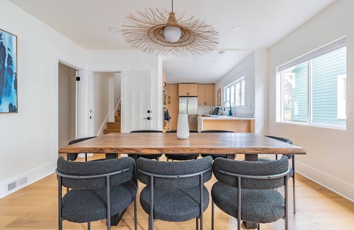 East Queen Anne House | Quintessential Queen Anne charmer w/7Beds/4Baths