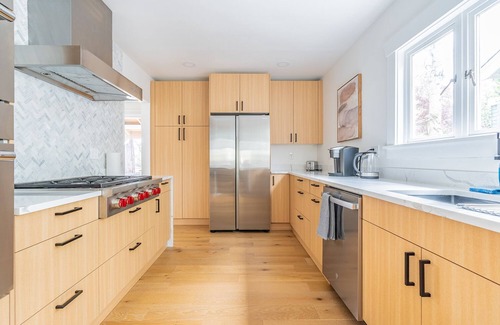 East Queen Anne House | Quintessential Queen Anne charmer w/7Beds/4Baths