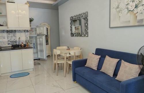 Poblacion District Apartment | Quirino hub 2 BR family room