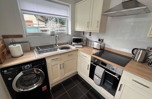 Brentwood House | Quirky 2-Bed Brentwood Home Near High St and Station
