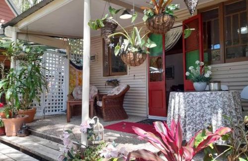 Maleny House | Quirky Cottage in Centre of Maleny, Walk Everywhere