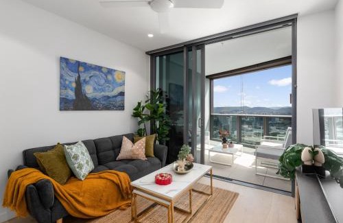 Brisbane Central Business District Apartment | QW Riverside Luxe Apartments by Independent Host