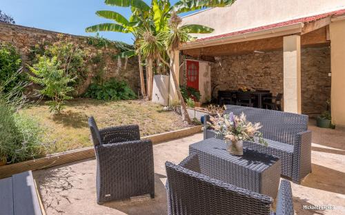 Hennebont House | RÉF 398 - HENNEBONT maison de ville de caractère avec jardinet et patio