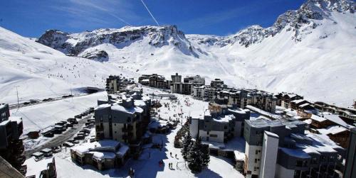 Val Claret Hotel | Résidence Curling A - Par dessus les toits, vue Grande Motte MAE-1164