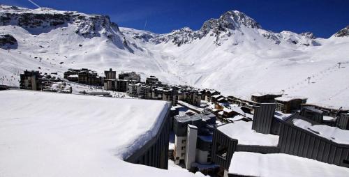 Val Claret Hotel | Résidence Curling A - Par dessus les toits, vue Grande Motte MAE-1164