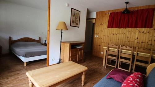 Puy-Saint-Vincent Apartment | Résidence Dame Blanche - DBA325 - APPT 1 CHAMBRE + CABINE - BALCON - 6 PERSONNES - Secteur 1800 MAE-2934