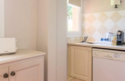 Mandelieu-La-Napoule Apartment | Résidence Pierre & Vacances Les Rives de Cannes Mandelieu*** - Apartment for 6 people - 1 bedroom + sleeping area - Terrace or balcony - River view