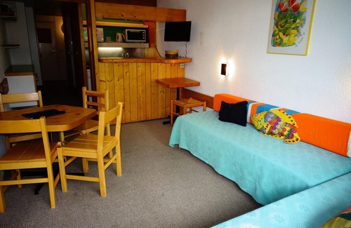 Arc-1800 Apartment | Résidence Lauzieres - Studio for 5 People