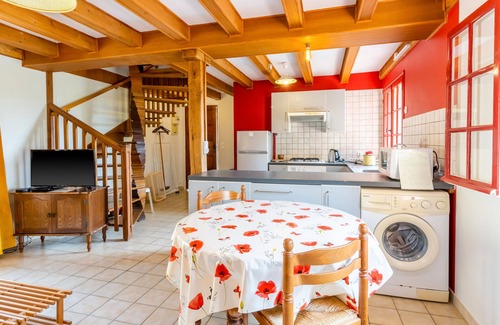 Montignac House | Résidence Musicale de Panissal – Holiday Home for 10 People in Montignac-Lascaux