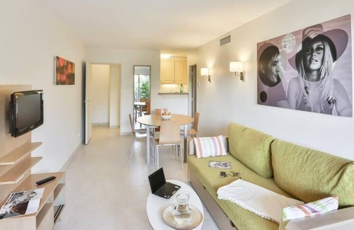 Saint-Tropez Apartment | Résidence Pierre & Vacances Amandine - Maeva Selection - 2 Rooms 6 People Cabin with balcony