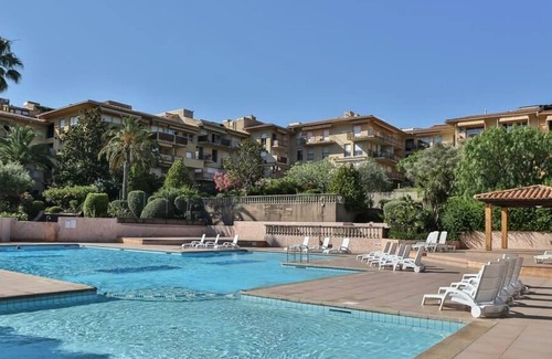 Saint-Tropez Apartment | Résidence Pierre & Vacances Amandine - Maeva Selection - 2 Rooms 6 People Cabin with balcony