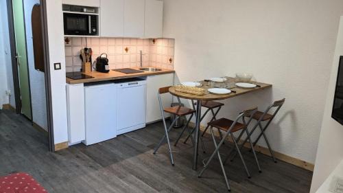 Orcieres-Merlette Apartment | Résidence Rond-point-pistes Ii - Mini studio 4 pers N° 48B au rond point des pistes avec WIFI MAE-7394