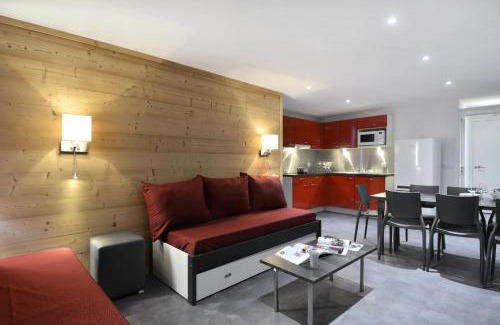 Macot-la-Plagne Apartment | Résidence Saint Jacques A - Appartement rénové spacieux et lumineux · Cœur de station · Vue vallée MAE-3434