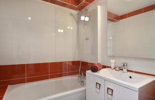 Macot-la-Plagne Apartment | Résidence Saint Jacques A - Appartement rénové spacieux et lumineux · Cœur de station · Vue vallée MAE-3434
