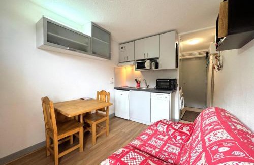 Les Menuires Apartment | Résidence Sarvan - Studio pour 2 cuisine équipée et proche des pistes idéal couple MAE-6054