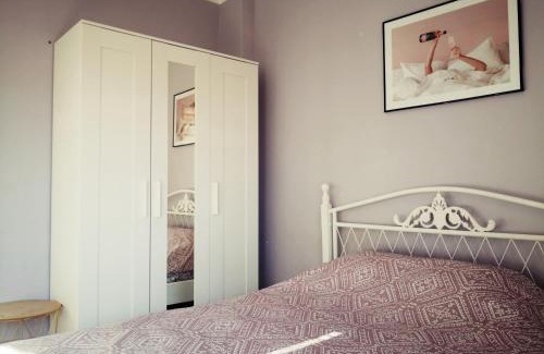 Klodzko Miasto Apartment | Różowe sny