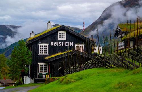 Lom Hotel | Røisheim Hotel & Skysstasjon
