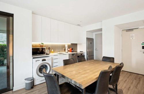 Arthur's Point Apartment | Rēhia at La residence du Parc