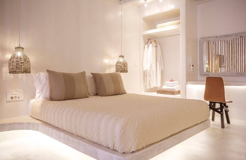 Agios Prokopios Villa | R 1134 Zosimo’s Premium Suite with Shared Pool With Airport/Port Transfer Service available, Breakfa