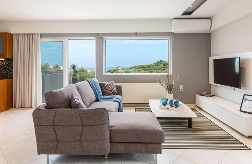 Chania Town Villa | R 1222 Sofronio’s Villa Aelia With Swimming pool, Grill area & Garden View