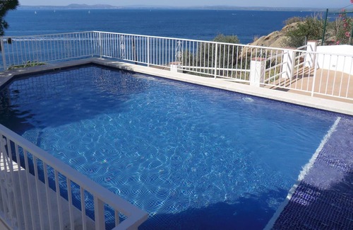 Almadraba-Canyelles Apartment | R. 186 - NEPTUNO B 1-4 - Apartment near the lighthouse of Roses, beautiful sea views and swimming pool.