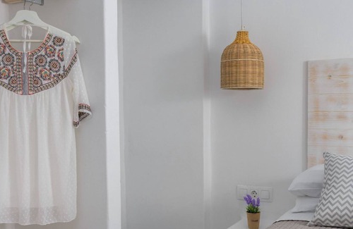 Lahania Villa | R 3104 Villa Fenella With Air Conditioning.CD/DVD Player & Iron & Ironing Board