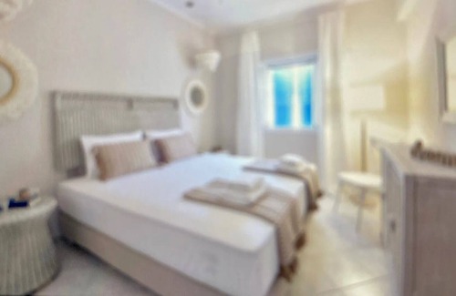 Adamas Villa | R 3446 Villa Jareth With Air Conditioning ,Ceiling Fan & Sitting Area.