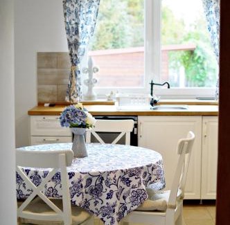 Balatonfenyves House | R Cottage Jacuzzival