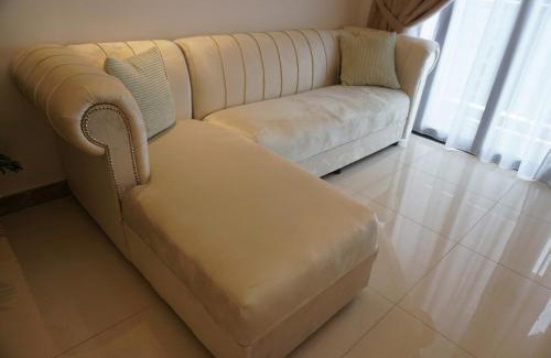 Central District Apartment | R&F Seine Region Victoria Style 3Bedroom