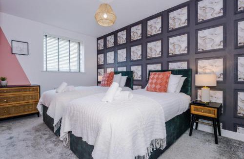 Manchester House | R&R - Modern Townhouse near Etihad & City Centre (5 Bedrooms, Free Parking)