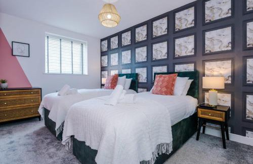 Manchester House | R&R - Modern Townhouse near Etihad & City Centre (5 Bedrooms, Free Parking)