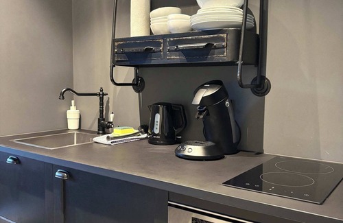 Haaleiti Apartment | R13 Top Floor Studio