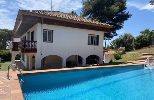 Segur de Calafell Villa | R161 Villa França 2 piscinas, jardín, tenis