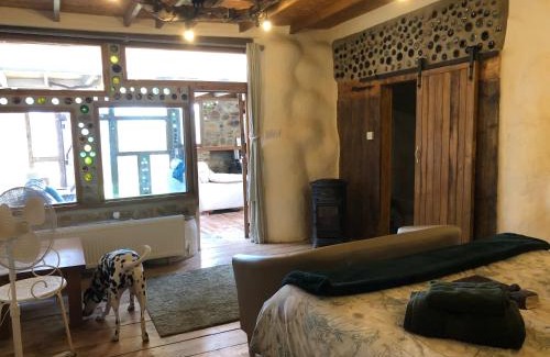 Wrangaton Ski Chalet | Rabbits 1or 2 bedroom hobbit style hillset earthen dartmoor eco home