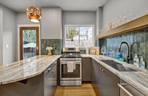 Tyler Park House | Race Day Hideaway – Cozy Firepit & Outdoor Space!