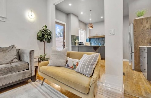 Tyler Park House | Race Day Hideaway – Cozy Firepit & Outdoor Space!