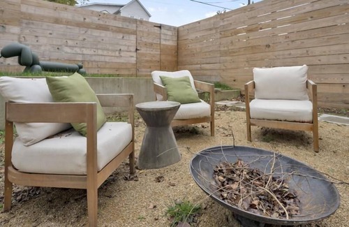 Tyler Park House | Race Day Hideaway – Cozy Firepit & Outdoor Space!