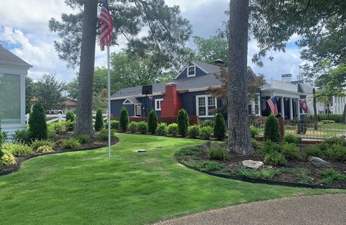 Hot Springs Apartment | Racetrack Guest Quarters -Walk to Oaklawn Resort/Majestic Park! 1.1 mi downtown