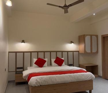 Allahabad Hotel | Radhe Krishna Residency Nearest Triveni Sangam