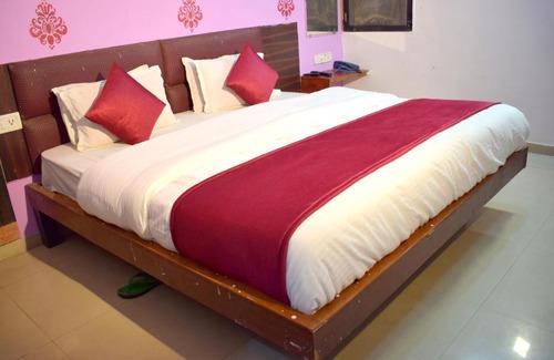 Vadodara Hotel | Radhe-The Hotel