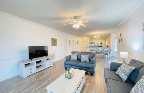 Central Myrtle Beach Condo | Radiant and bright condo in the center of MB