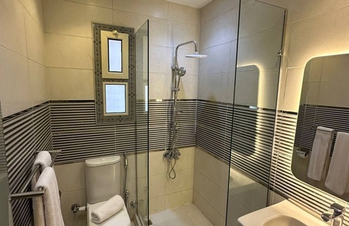 Kafrat al Jabal Bed & Breakfast | Radiant Pyramids View