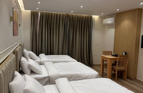 Kafrat al Jabal Bed & Breakfast | Radiant Pyramids View